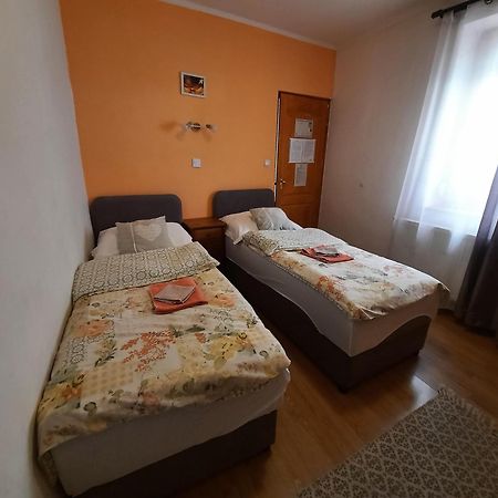 Kis Rigo Vendeghaz Hotel Salgótarján Екстериор снимка