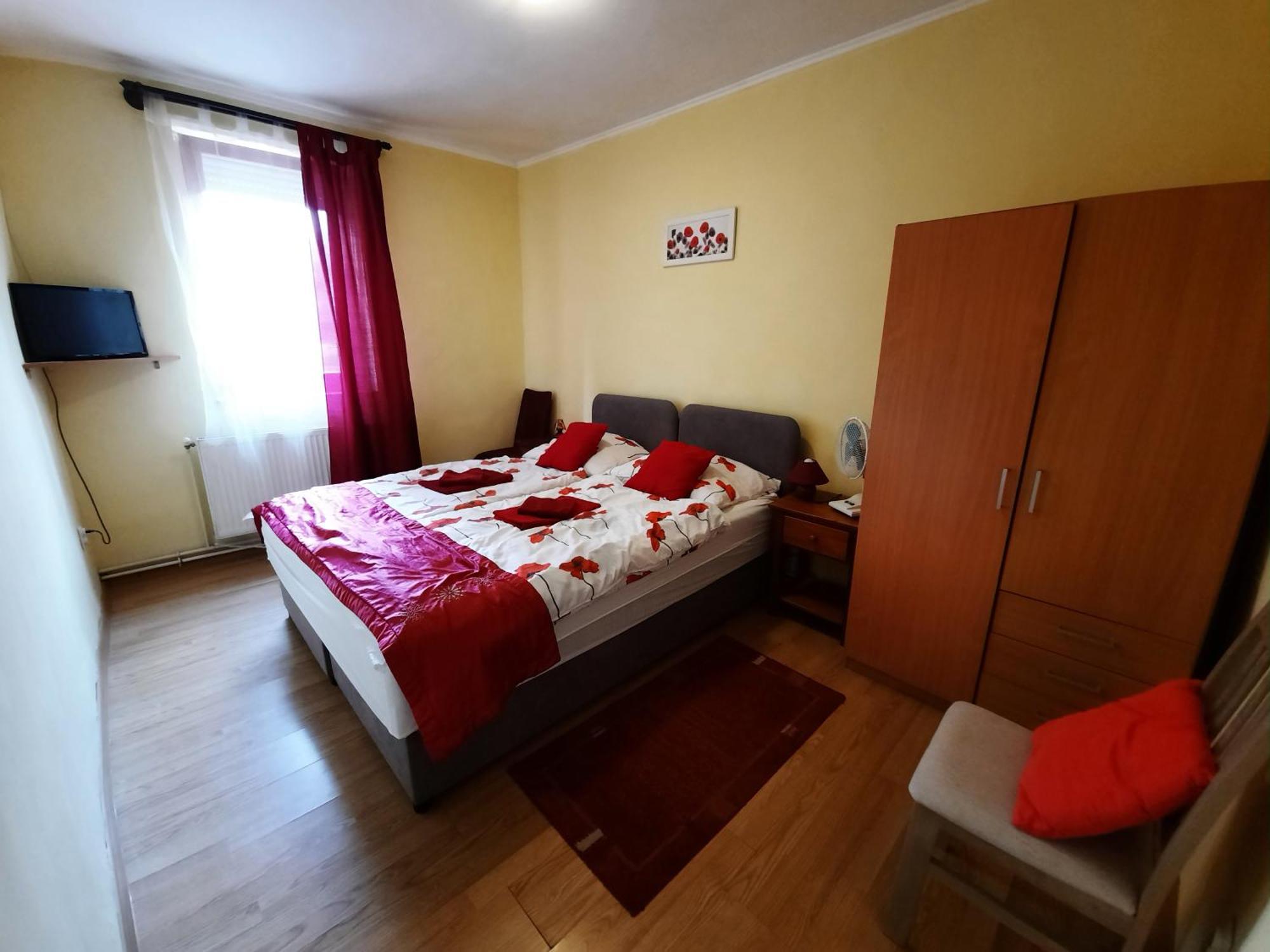 Kis Rigo Vendeghaz Hotel Salgótarján Екстериор снимка