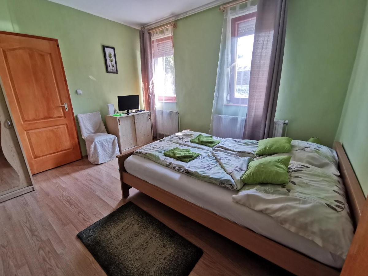 Kis Rigo Vendeghaz Hotel Salgótarján Екстериор снимка