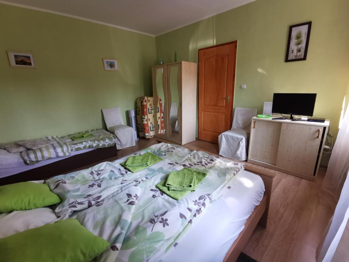 Kis Rigo Vendeghaz Hotel Salgótarján Екстериор снимка