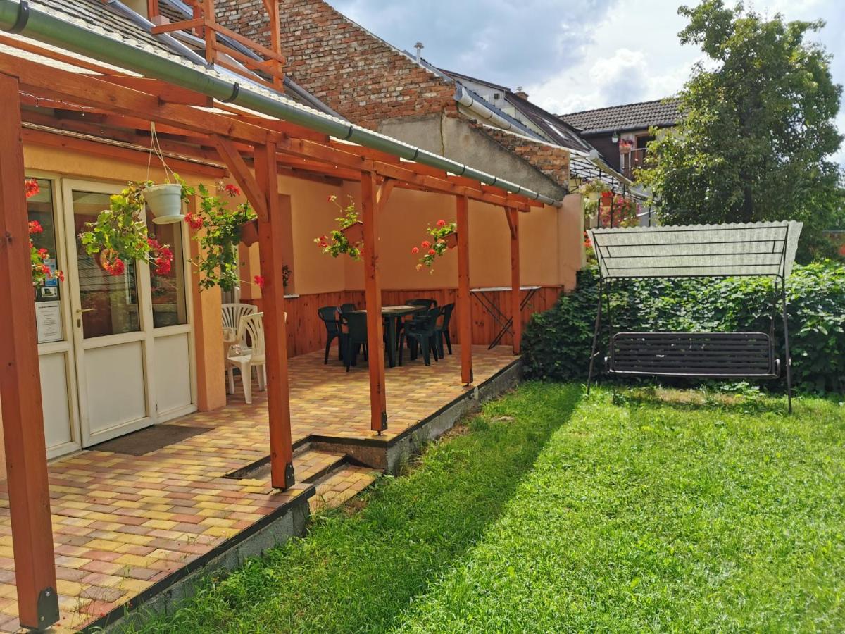 Kis Rigo Vendeghaz Hotel Salgótarján Екстериор снимка